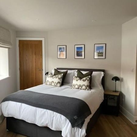 New Modern Studio Apartment Near To City Centre Salisbury Bagian luar foto