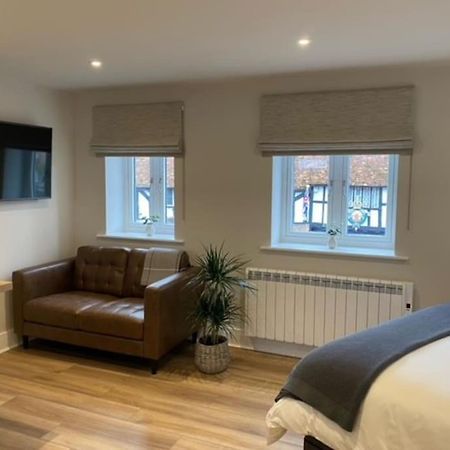 New Modern Studio Apartment Near To City Centre Salisbury Bagian luar foto