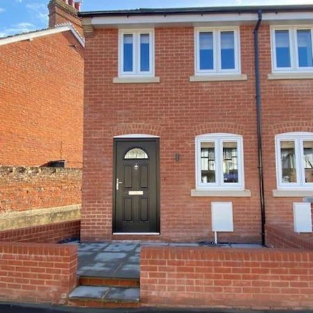 New Modern Studio Apartment Near To City Centre Salisbury Bagian luar foto