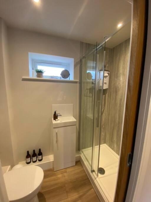 New Modern Studio Apartment Near To City Centre Salisbury Bagian luar foto